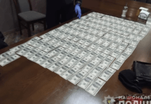 Взяв хабар за вплив на посадовців МСЕК: на Дніпропетровщині затримали зловмисника