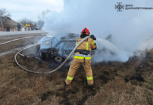 Синельниківський район: вогнеборці ліквідували загорання автомобіля