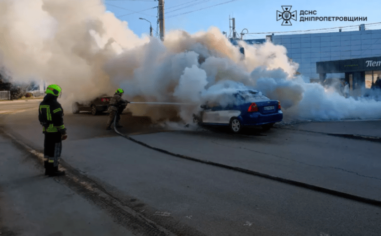 Вогнеборці Дніпра загасили палаючий автомобіль в АНД районі