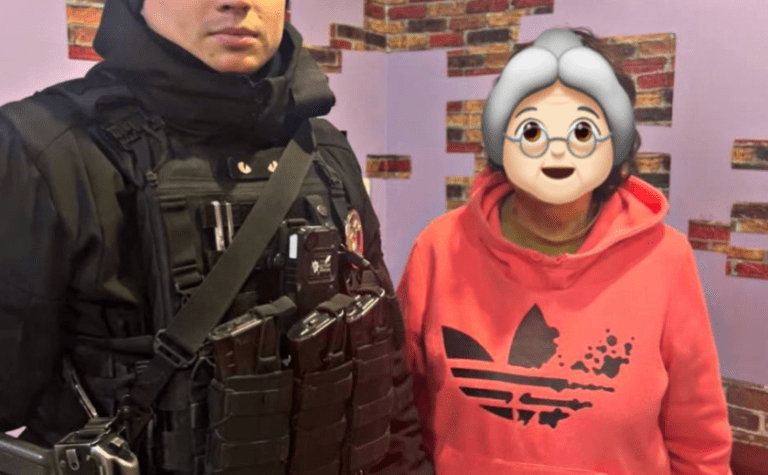 Не могла згадати та адресу: патрульні Запоріжжя допомогли літній жінці дістатися дому