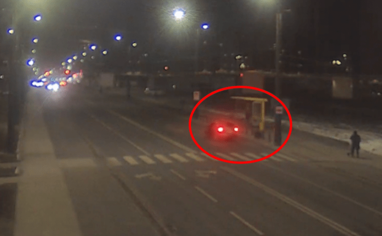 На Калиновій у Дніпрі Hyundai збив людину на пішохідному переході: подробиці ДТП