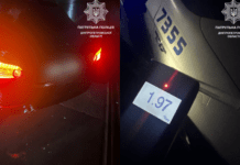 Не впорався з керуванням та наїхав на трамвайний світлофор: патрульні Дніпра виявляють нетверезих водіїв