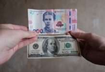 Курс долара впав до мінімуму за два місяці