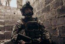 Снайпери ліквідували морпіхів РФ, які просувались через річку (відео)