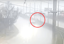 На Кайдацькому мосту у Дніпрі водій BMW влетів у стовп: подробиці