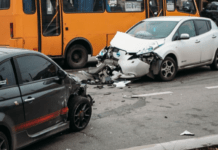 На вулиці Савченка у Дніпрі зіткнулись Fiat та Nissan: подробиці ДТП