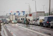 Кабмін змінив правила перетину кордону для перевізників медвантажів і гумдопомоги