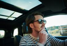 Потяг та штраф – головні небезпеки: як правильно проїжджати переїзд на авто