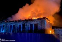 У Павлоградському районі вночі спалахнув приватний будинок