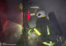 У Кривому Розі надзвичайники на пожежі врятували дитину