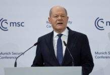 Дебати про миротворців передчасні, в Україні вирує війна – Шольц перед самітом у Парижі