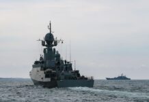 РФ продовжує утримувати ракетоносій у Чорному морі: який залп “Калібрів”
