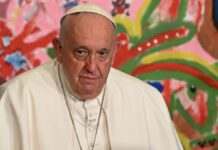 У Папи Римського двостороння пневмонія. Politico стверджує, що він на межі смерті