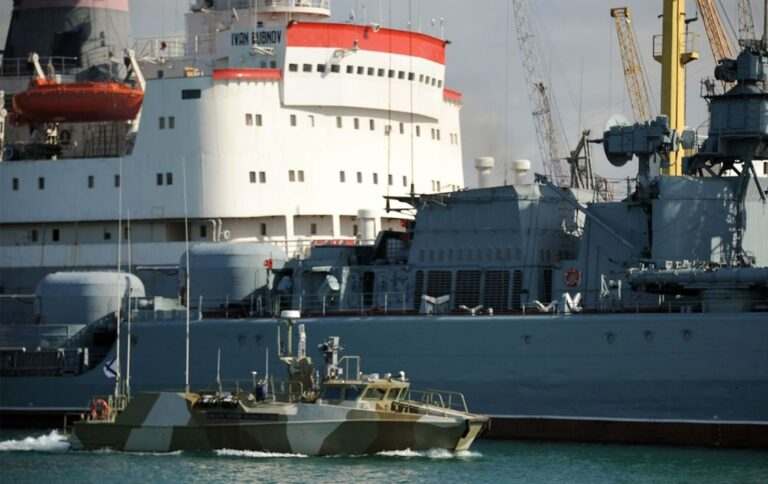 Україна має дані про рух кораблів РФ, які вивозять зброю із Сирії, – ЦНС