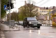 Чи можна виїхати за кордон на автомобілі з тонованими вікнами: роз’яснення юриста