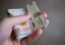 Офіційна зарплата українців зросла на 3,2 тисяч гривень: скільки платили у 2024 році