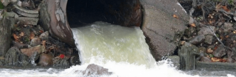 Допустив неконтрольований скид забруднених вод у річку Саксагань: посадовця з Кривого Рогу підозрюють у злочині проти довкілля