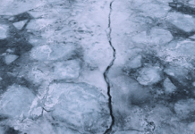 У м. Самар двоє підлітків провалилися під кригу: хлопців врятували, а на батьків склали адмінпротокол