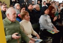 У Кам’янському ліцеї №15 відкрили меморіальну експозицію на честь загиблих випускників