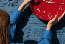 Переведення годинників на літній час: дата, походження традиції та чи треба буде це робити у 2025 році