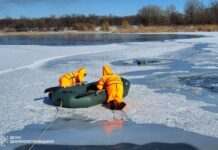 У Кривому Розі надзвичайники витягли з водойми тіло потопельника