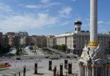 Reuters вела онлайн-трансляцію з центру Києва. В КМВА відреагували