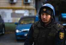 Росіяни обстріляли Дергачі, пошкоджені будинки і є поранені