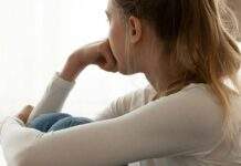 Як підтримати друга, якщо у нього депресія: 10 порад, які справді допоможуть