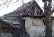 Три десятки ворожих атак пережила Нікопольщина за день: постраждала літня жінка, пошкоджені підприємства та багатоквартирні будинки