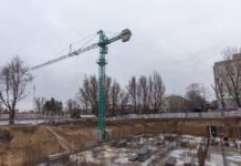 Міський голова Камʼянського Андрій Білоусов перевірив хід будівництва укриттів на базі Гімназії №12 та Ліцею №22