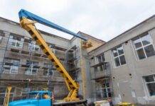 Міський голова Камʼянського перевірив навчальні заклади, в яких тривають капремонти