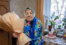 Мер Кам’янського привітав привітав із 100-річним ювілеєм Ганну Мельнік