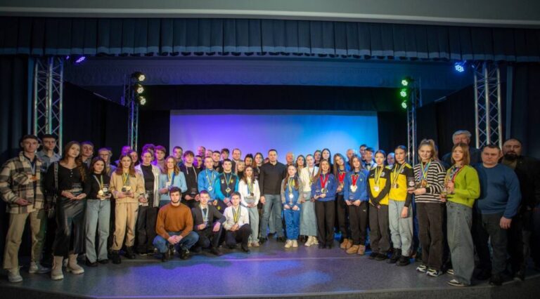 48 спортсменів з Кам’янського  отримали міську стипендію