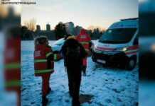 У Дніпрі рятувальники надали допомогу чоловіку, який провалився під лід