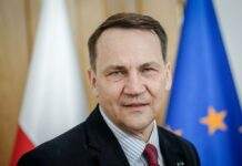 Глава МЗС Польщі привіз до Вашингтона збитий Україною “Шахед” (відео)