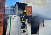У Павлоградському районі горів житловий будинок: обійшлося без постраждалих