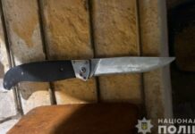 Вдарив ножем дружину: поліція Дніпропетровщини затримала 42-річного підозрюваного