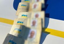 Вклеїв свої фото в чужі документи: правоохоронці Нікополя повідомили 43-річному зловмиснику про підозру