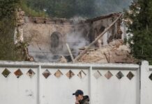 На Київщині через удар РФ сталася пожежа на підприємстві, пошкоджена багатоповерхівка – ОВА