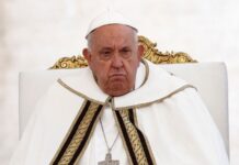 Стан папи Римського стабілізувався, але він залишається у лікарні – пресслужба Ватикану