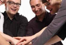 Робота та дружба: корисний союз чи ризик для кар’єри