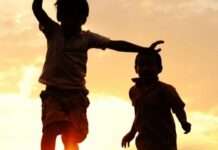 Як прийняти в родину дитину, яка залишились без батьків?