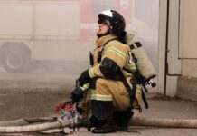 В Росії другий день триває потужна пожежа на НПЗ після атаки (фото, відео)