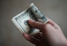 Долар подорожчав після падіння до багатомісячного мінімуму