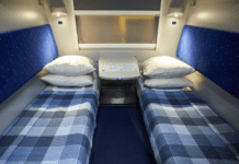 У потяг Дніпро-Львів додали новий спальний вагон