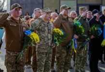 “Символи героїзму і слави”: українці вітають добровольців із їхнім днем і дякують за службу