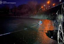 Надзвичайники Камʼянського врятували чоловіка з крижаної пастки: подробиці