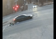 Йшла з пакетами на «червоний»: на проспекті Олександра Поля у Дніпрі Audi збив жінку на пішохідному переході