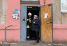 Нікопольський район: рятувальники вивели жінку із задимленого помешкання