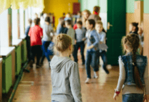 В Україні пропонують заборонити спілкуватися російською під час перерв у навчальних закладах: подробиці